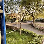 House With Lovely Terrace 10 Min Drive From The Sea Vikendica *