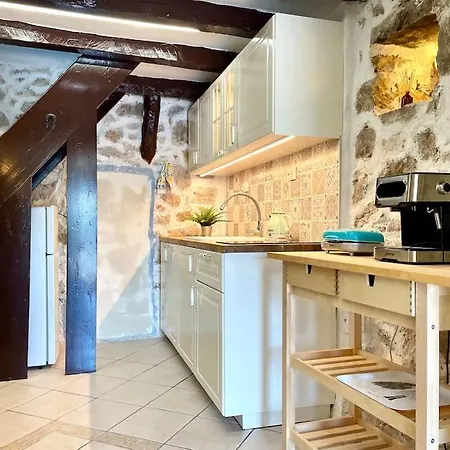 Vikendica House With Lovely Terrace 10 Min Drive From The Sea *