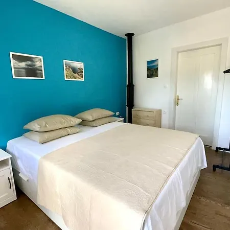 House With Lovely Terrace 10 Min Drive From The Sea Vikendica *